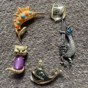 ~Grandmas Brooches~